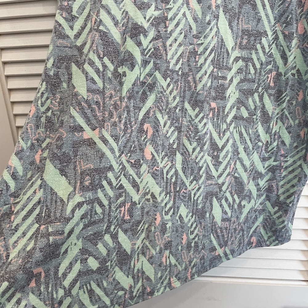 LuLaRoe Perfect T - Picture 3 of 4